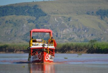Navigation sur le fleuve Tsiribihina et Tsingy du Bemaraha