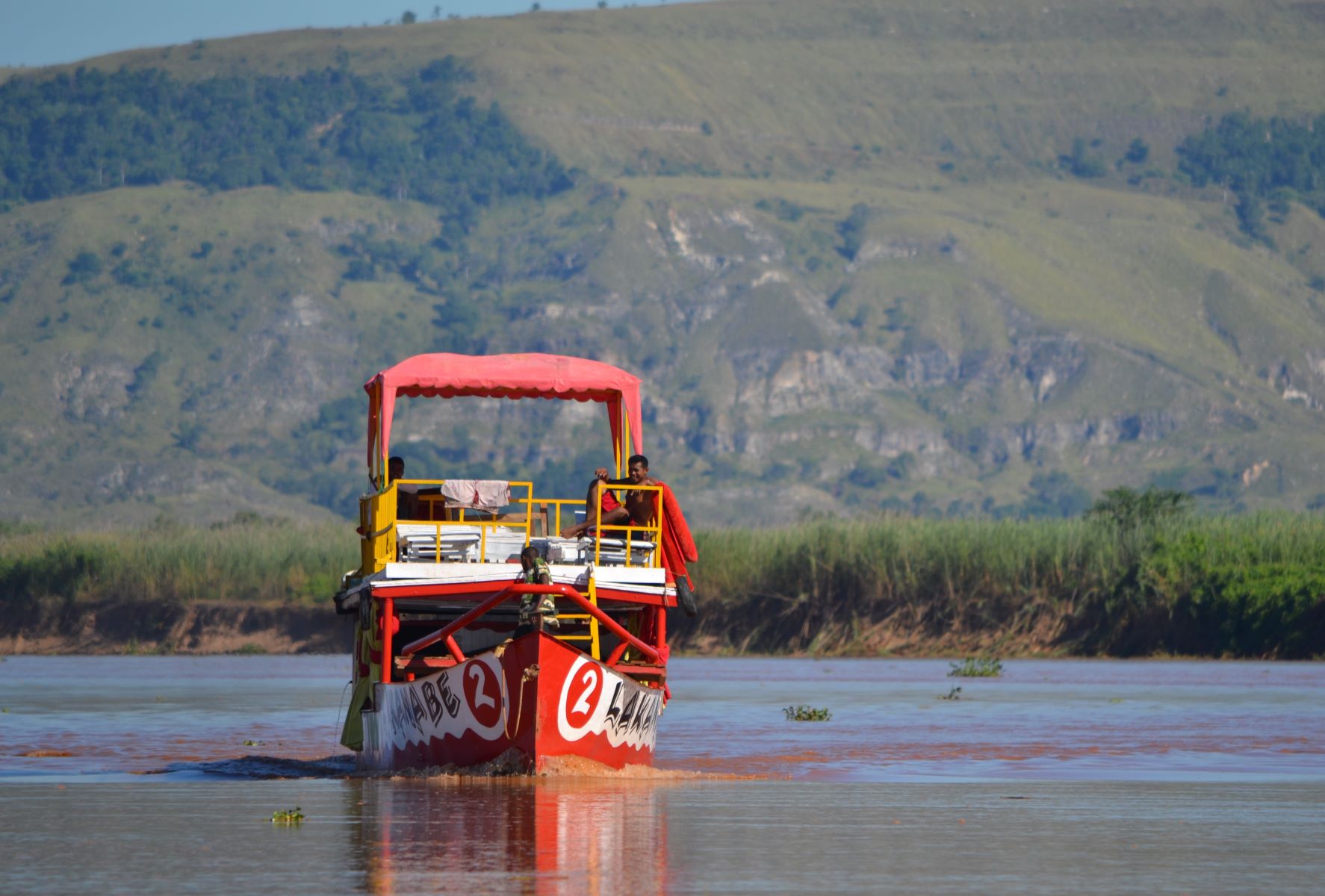 Navigation sur la Tsiribihina et Tsingy du Bemaraha